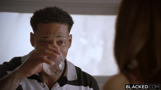 Прокатилась на члене негра - #1