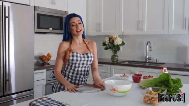 Яркая цыпочка пробует лесби секс - #1