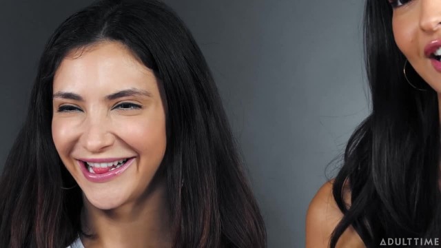 Сочные пилотки лесбиянок - #1